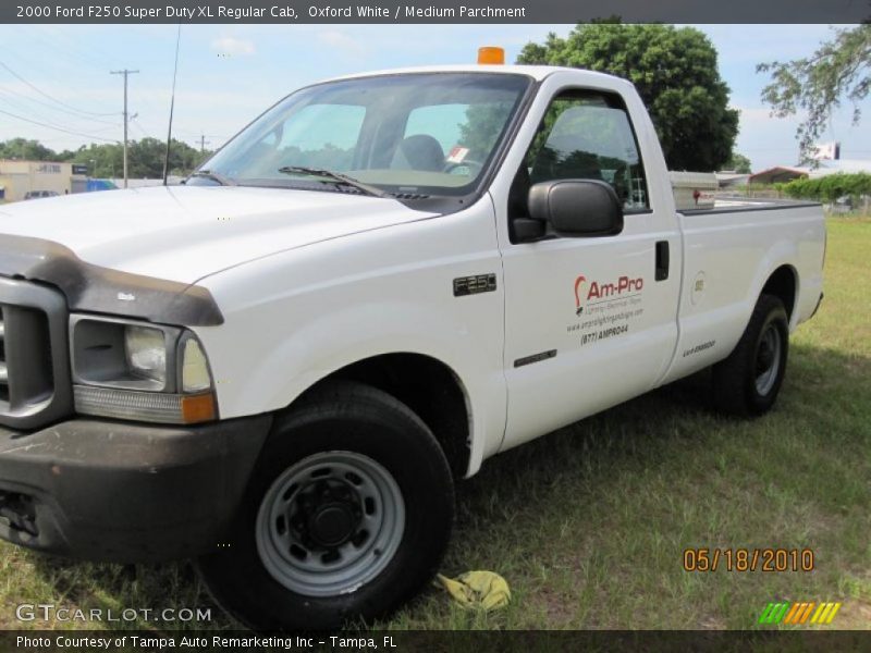 Oxford White / Medium Parchment 2000 Ford F250 Super Duty XL Regular Cab