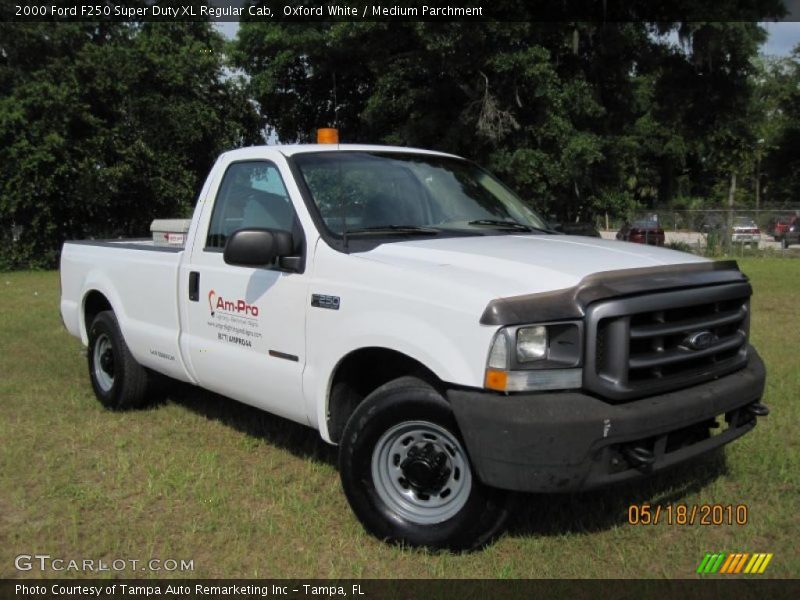 Oxford White / Medium Parchment 2000 Ford F250 Super Duty XL Regular Cab