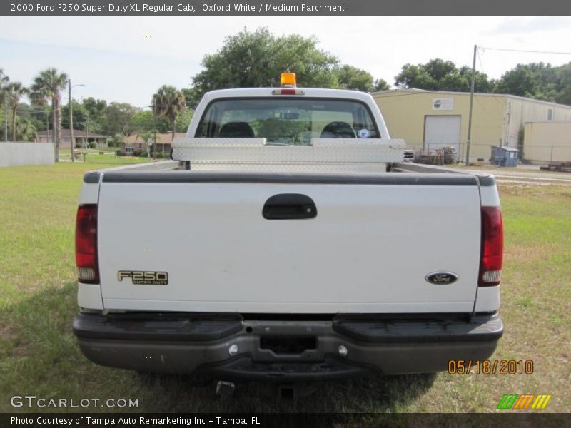 Oxford White / Medium Parchment 2000 Ford F250 Super Duty XL Regular Cab
