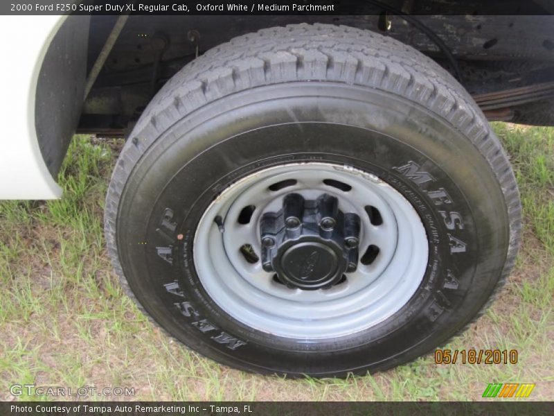 Oxford White / Medium Parchment 2000 Ford F250 Super Duty XL Regular Cab
