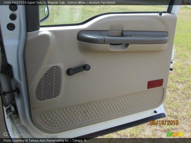 Oxford White / Medium Parchment 2000 Ford F250 Super Duty XL Regular Cab