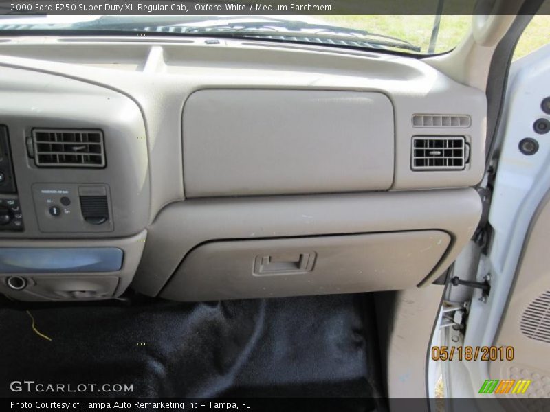 Oxford White / Medium Parchment 2000 Ford F250 Super Duty XL Regular Cab
