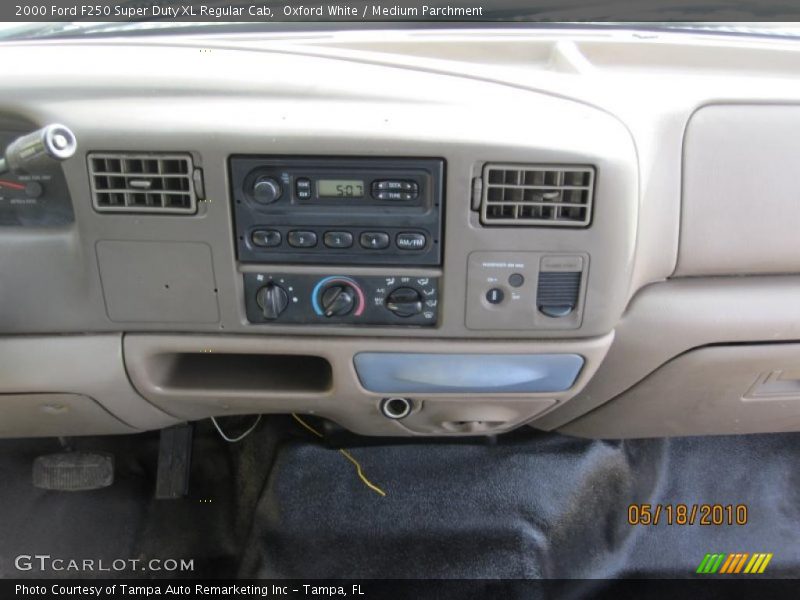 Oxford White / Medium Parchment 2000 Ford F250 Super Duty XL Regular Cab