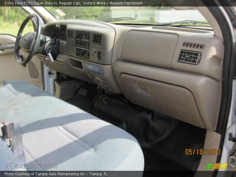 Oxford White / Medium Parchment 2000 Ford F250 Super Duty XL Regular Cab