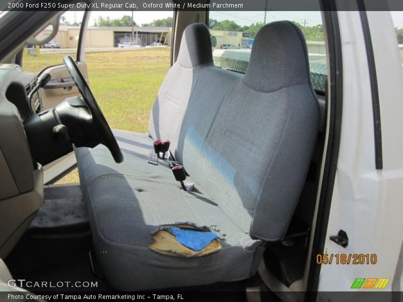 Oxford White / Medium Parchment 2000 Ford F250 Super Duty XL Regular Cab