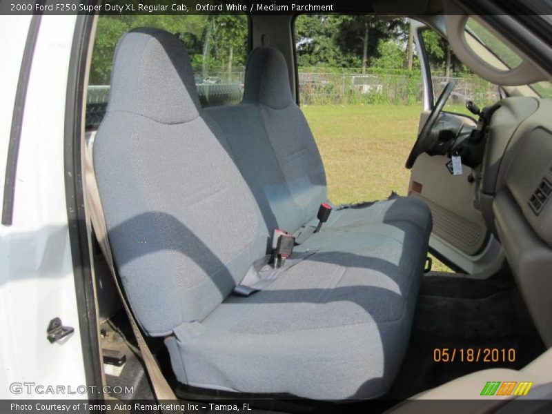 Oxford White / Medium Parchment 2000 Ford F250 Super Duty XL Regular Cab