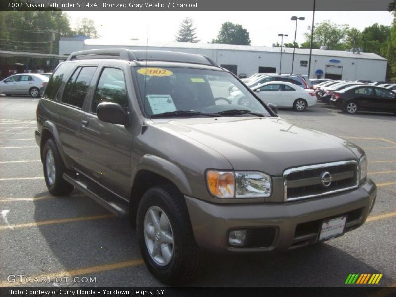 Bronzed Gray Metallic / Charcoal 2002 Nissan Pathfinder SE 4x4