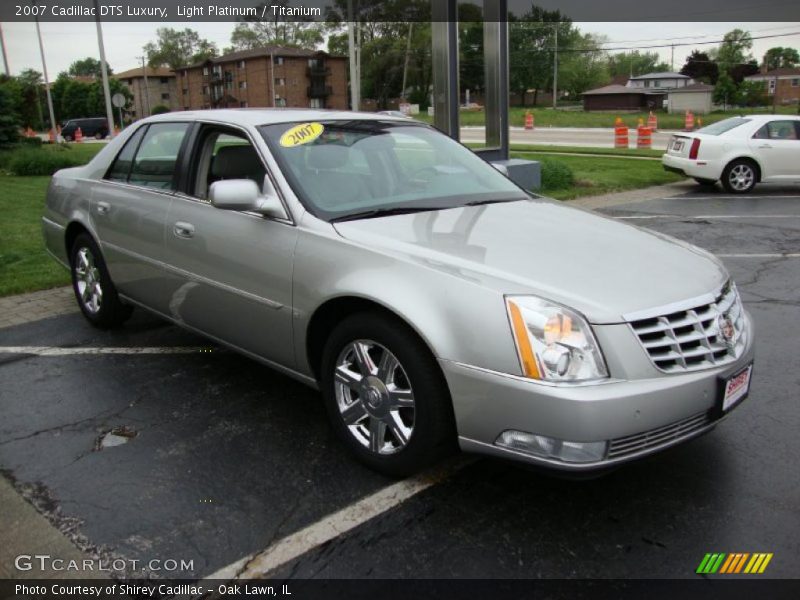 Light Platinum / Titanium 2007 Cadillac DTS Luxury
