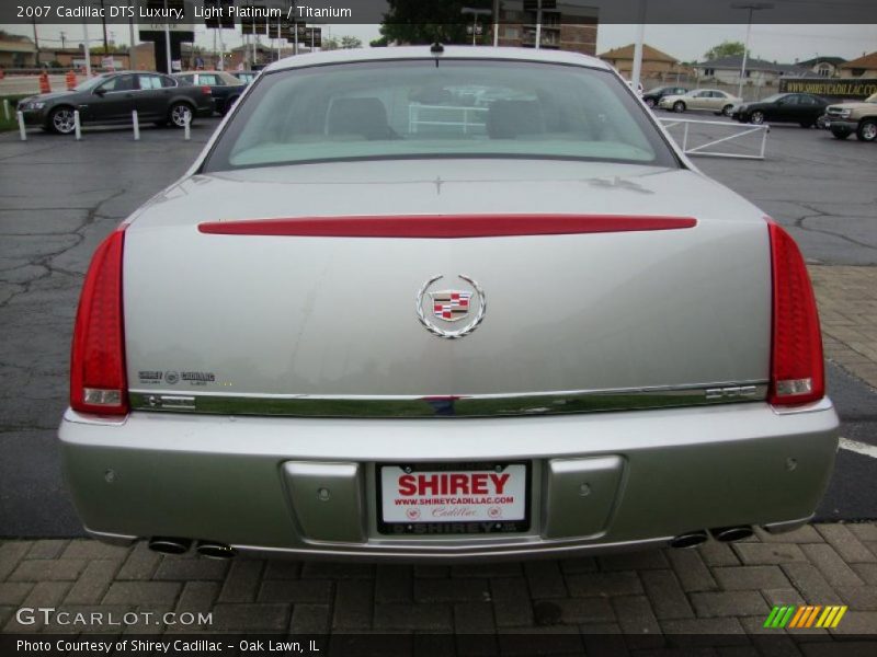 Light Platinum / Titanium 2007 Cadillac DTS Luxury