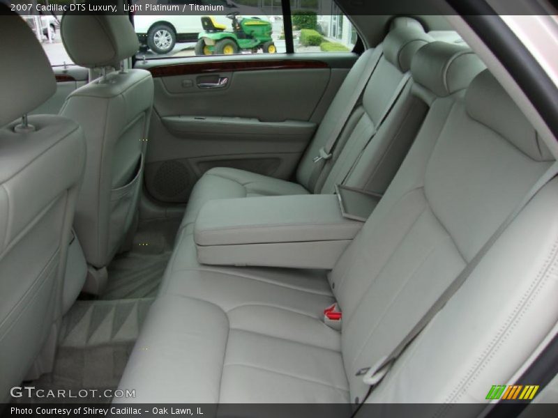 Light Platinum / Titanium 2007 Cadillac DTS Luxury