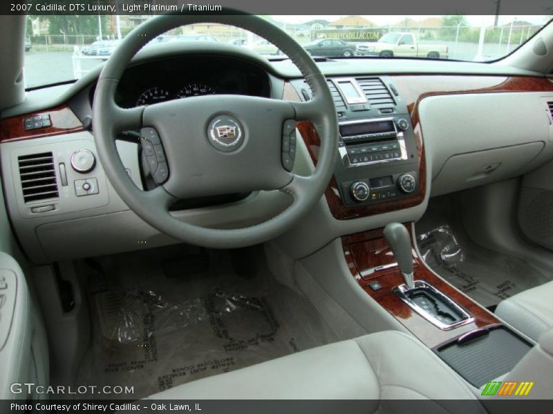 Light Platinum / Titanium 2007 Cadillac DTS Luxury