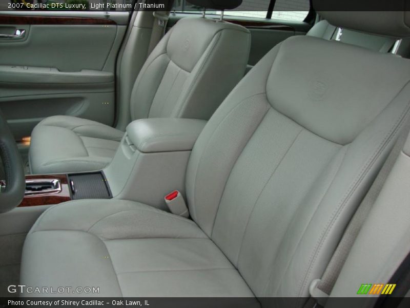 Light Platinum / Titanium 2007 Cadillac DTS Luxury
