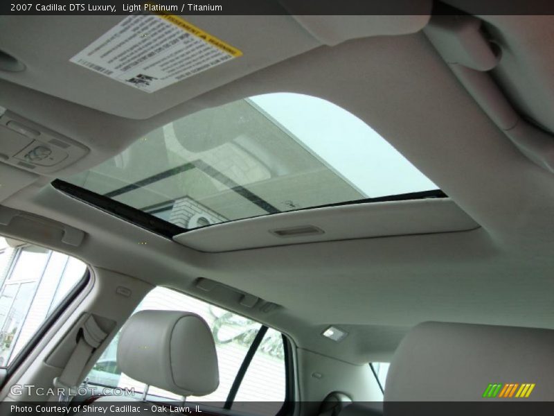 Light Platinum / Titanium 2007 Cadillac DTS Luxury