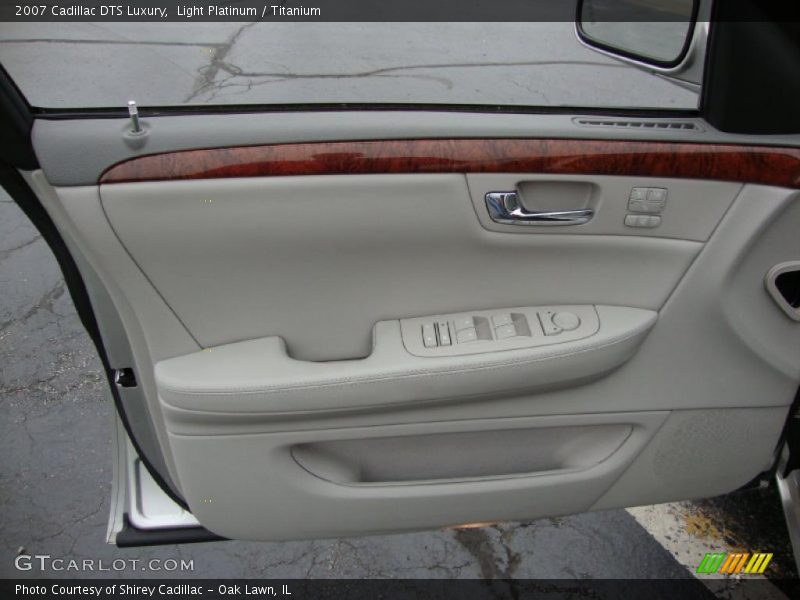 Light Platinum / Titanium 2007 Cadillac DTS Luxury