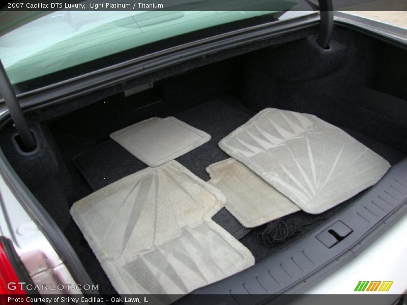 Light Platinum / Titanium 2007 Cadillac DTS Luxury