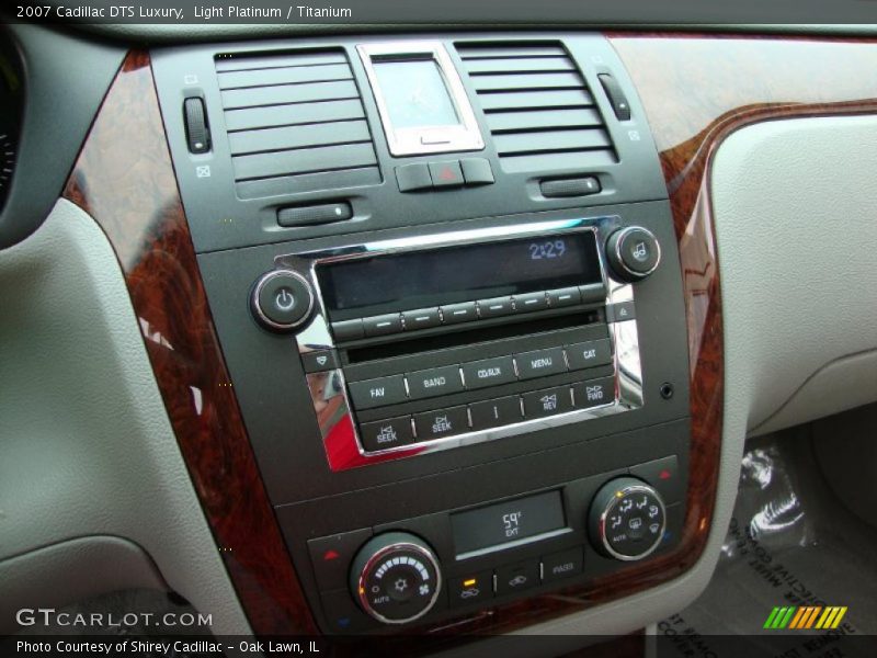 Light Platinum / Titanium 2007 Cadillac DTS Luxury