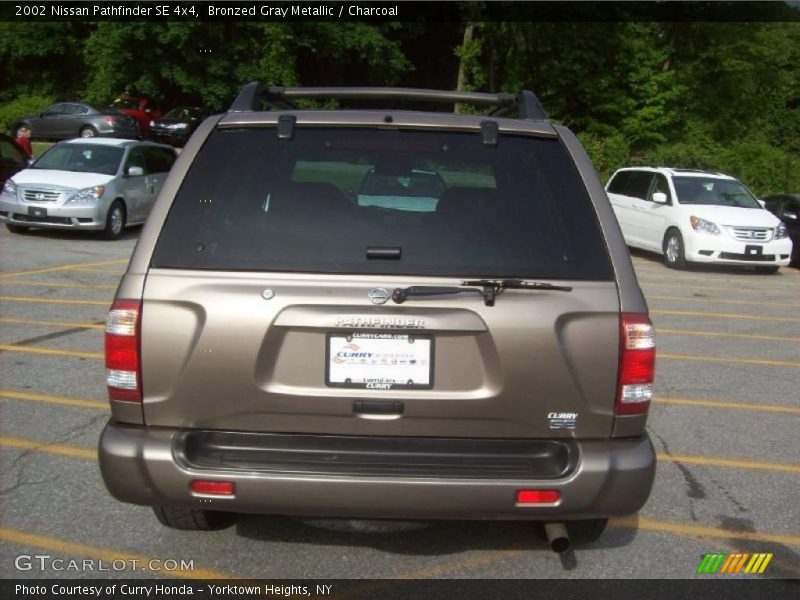 Bronzed Gray Metallic / Charcoal 2002 Nissan Pathfinder SE 4x4