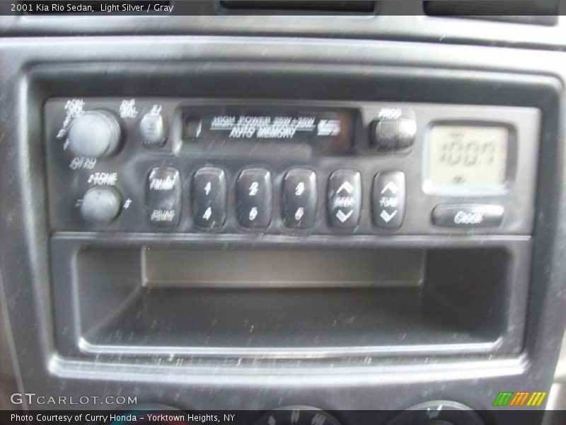 Light Silver / Gray 2001 Kia Rio Sedan