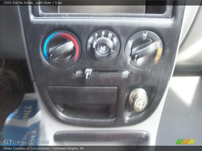 Light Silver / Gray 2001 Kia Rio Sedan