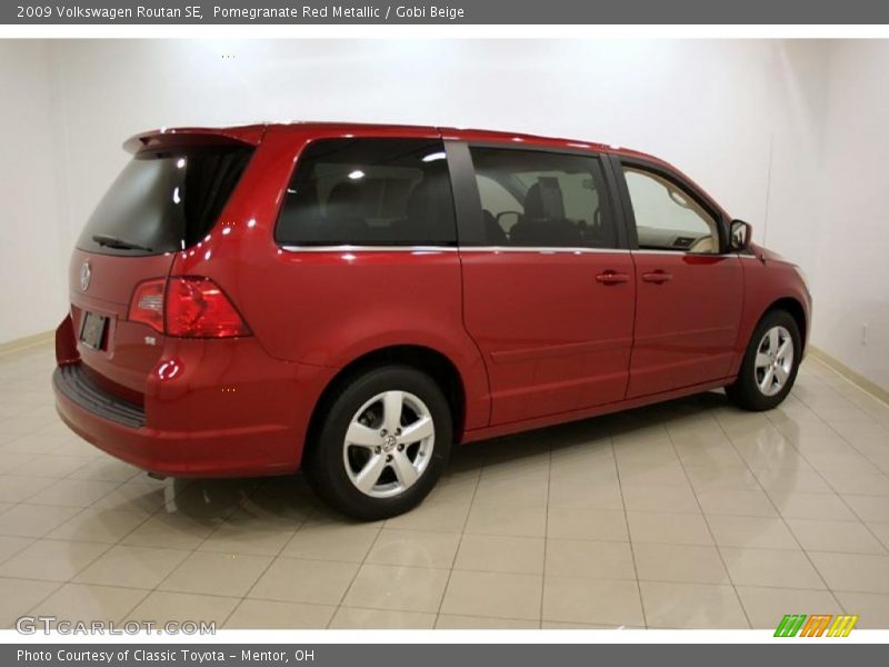 Pomegranate Red Metallic / Gobi Beige 2009 Volkswagen Routan SE