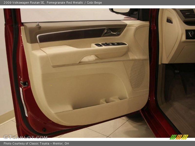 Pomegranate Red Metallic / Gobi Beige 2009 Volkswagen Routan SE