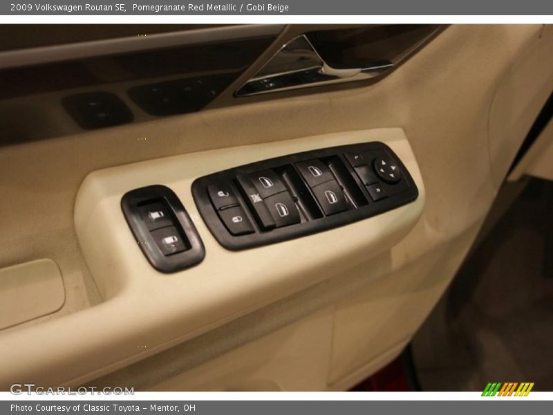 Pomegranate Red Metallic / Gobi Beige 2009 Volkswagen Routan SE