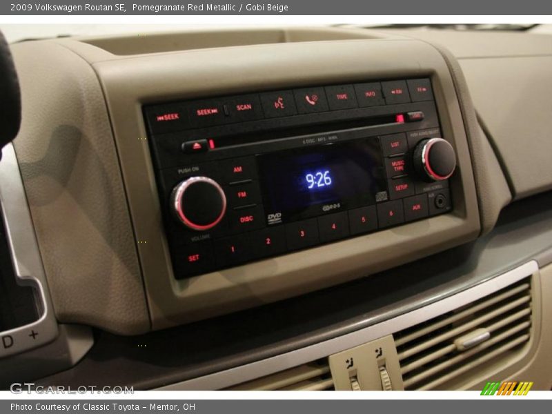 Pomegranate Red Metallic / Gobi Beige 2009 Volkswagen Routan SE
