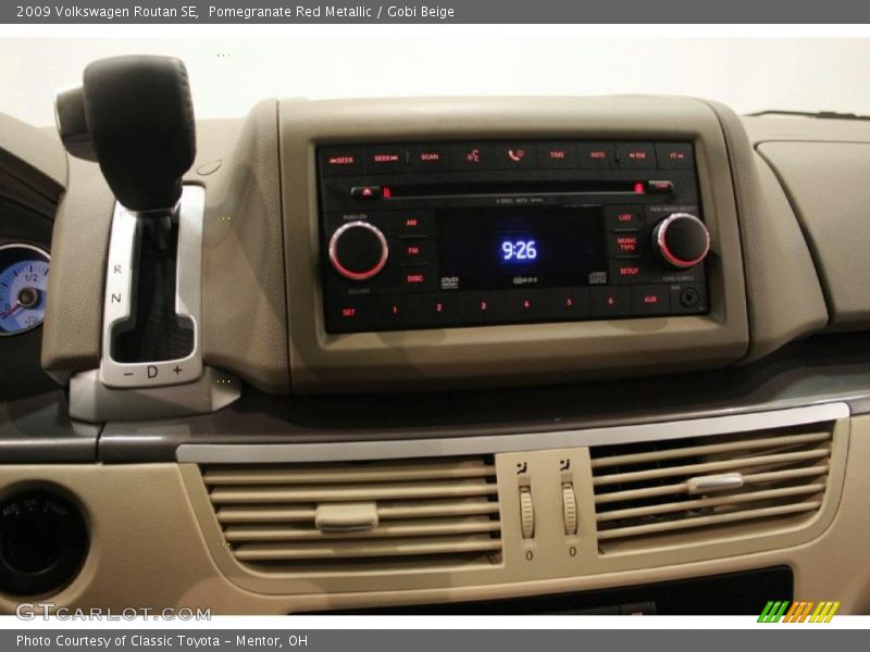 Pomegranate Red Metallic / Gobi Beige 2009 Volkswagen Routan SE