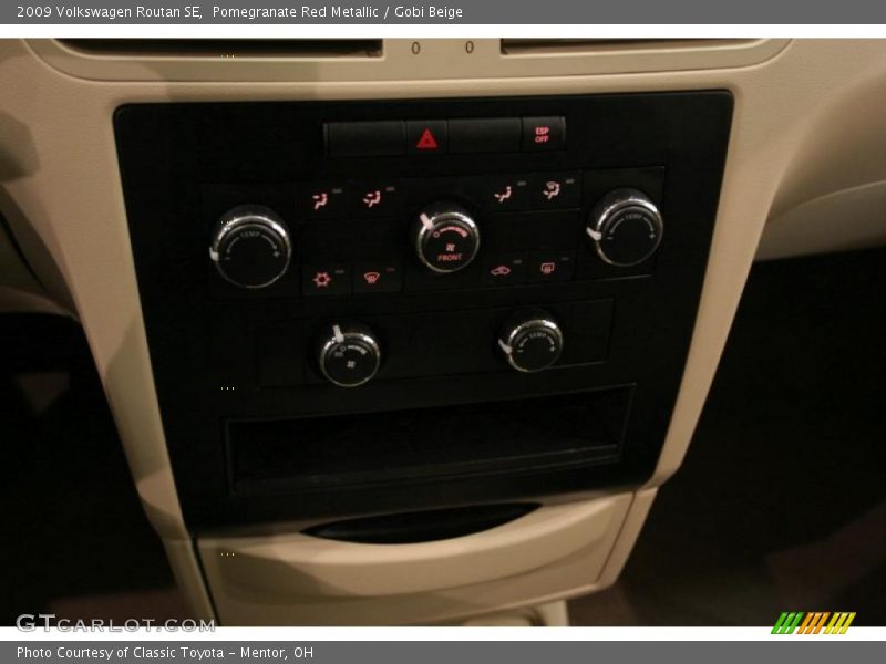 Pomegranate Red Metallic / Gobi Beige 2009 Volkswagen Routan SE