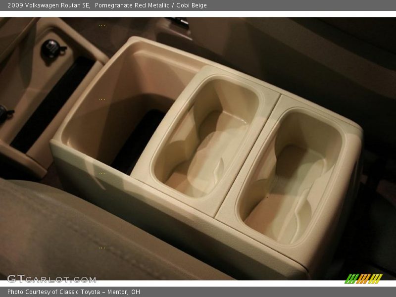 Pomegranate Red Metallic / Gobi Beige 2009 Volkswagen Routan SE