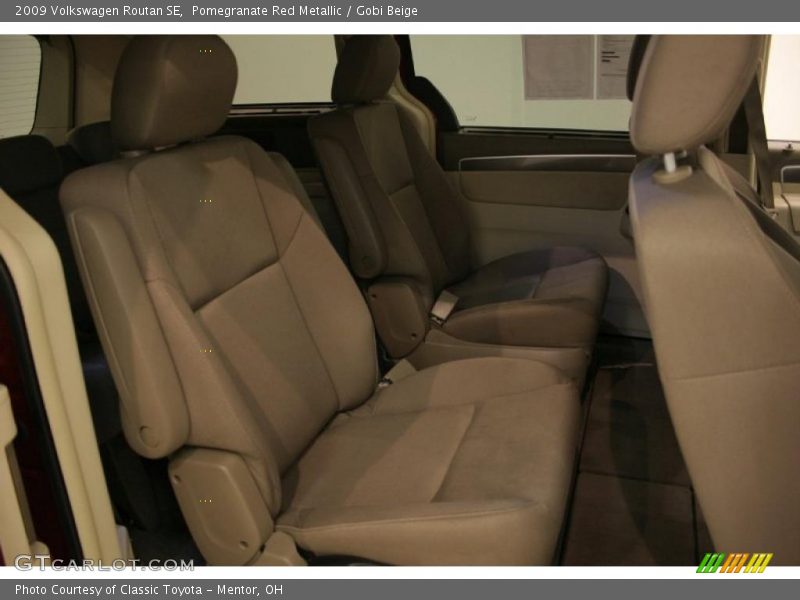 Pomegranate Red Metallic / Gobi Beige 2009 Volkswagen Routan SE
