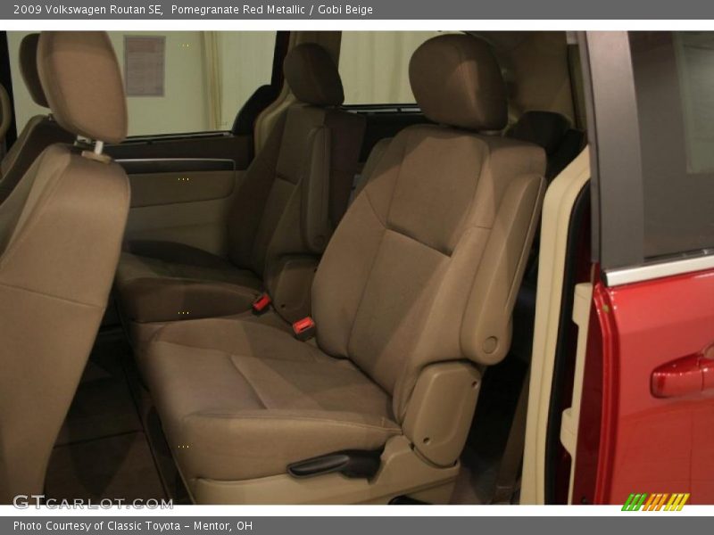 Pomegranate Red Metallic / Gobi Beige 2009 Volkswagen Routan SE