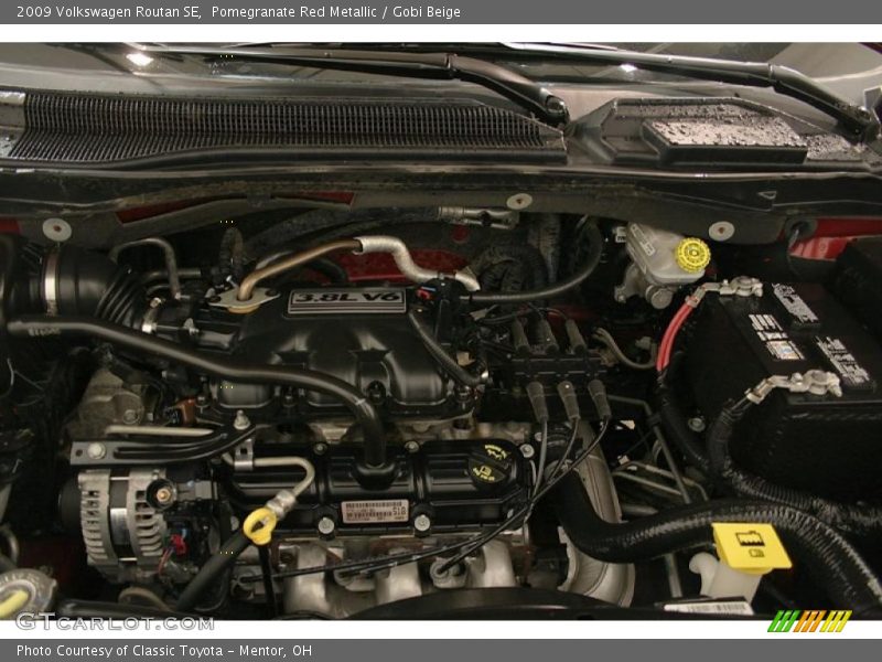 Pomegranate Red Metallic / Gobi Beige 2009 Volkswagen Routan SE