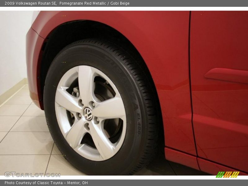 Pomegranate Red Metallic / Gobi Beige 2009 Volkswagen Routan SE