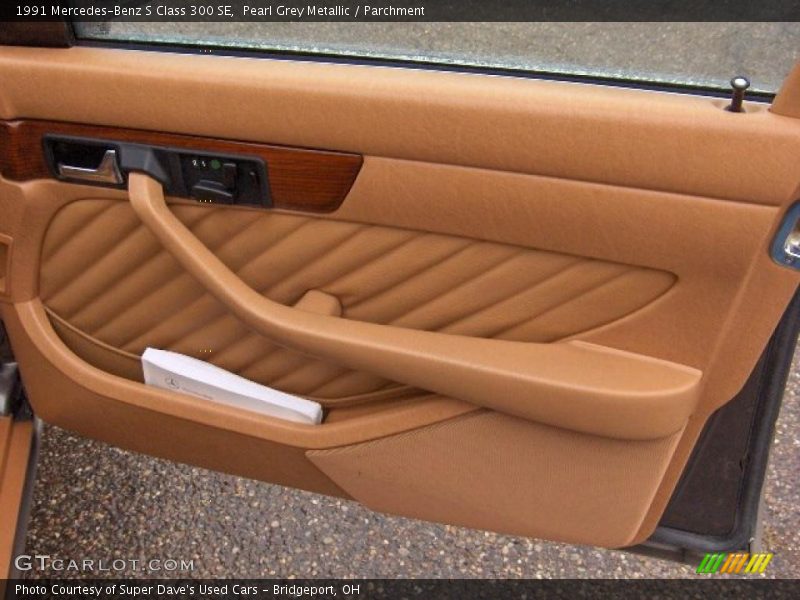 Pearl Grey Metallic / Parchment 1991 Mercedes-Benz S Class 300 SE