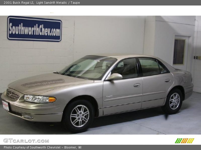 Light Sandrift Metallic / Taupe 2001 Buick Regal LS