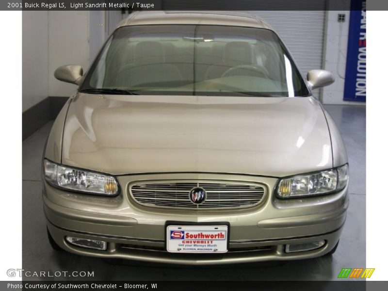 Light Sandrift Metallic / Taupe 2001 Buick Regal LS