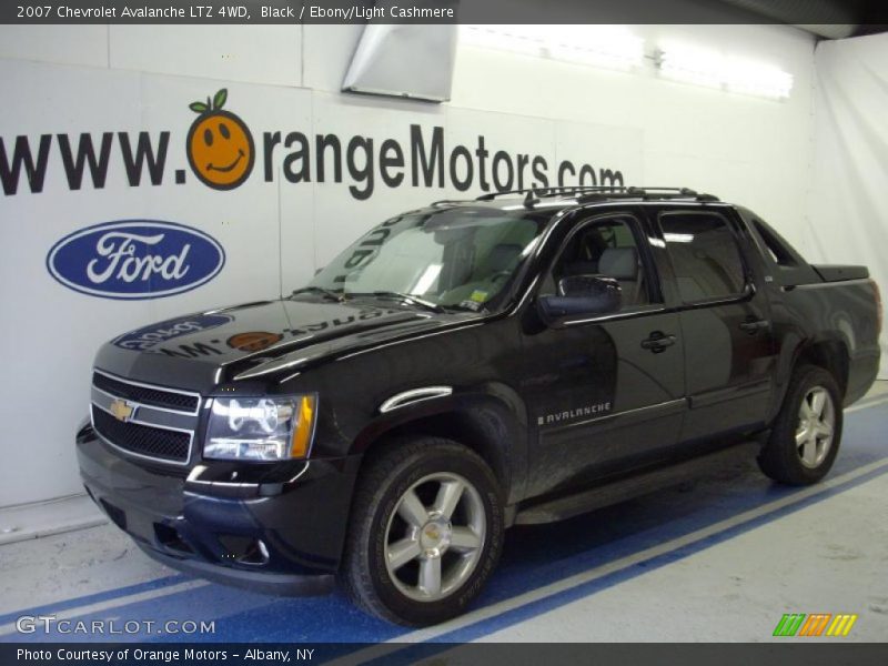 Black / Ebony/Light Cashmere 2007 Chevrolet Avalanche LTZ 4WD