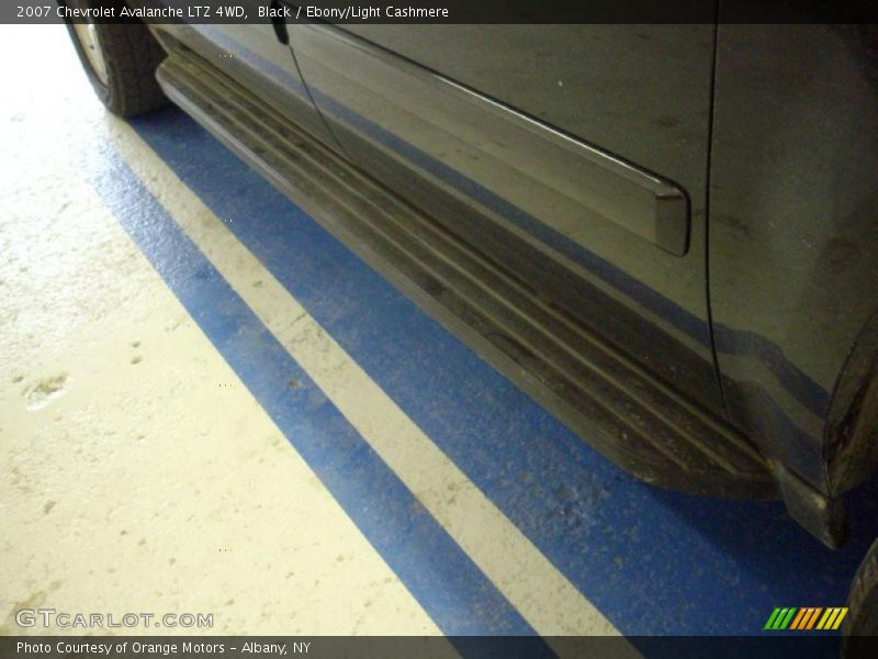 Black / Ebony/Light Cashmere 2007 Chevrolet Avalanche LTZ 4WD