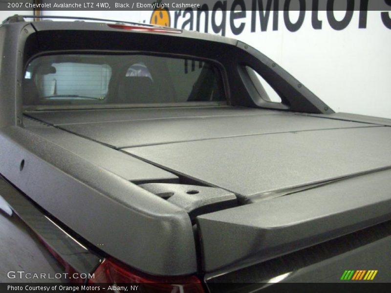 Black / Ebony/Light Cashmere 2007 Chevrolet Avalanche LTZ 4WD