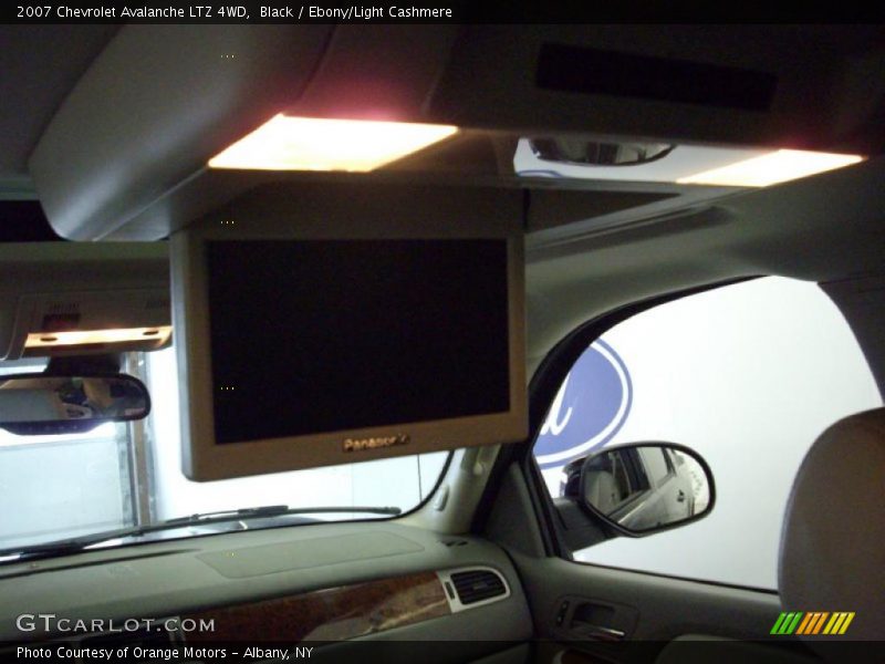 Black / Ebony/Light Cashmere 2007 Chevrolet Avalanche LTZ 4WD