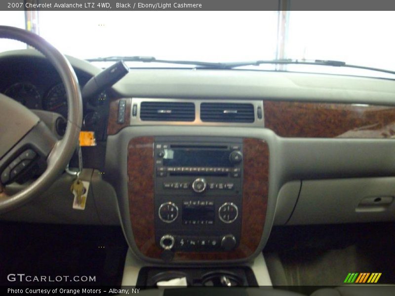 Black / Ebony/Light Cashmere 2007 Chevrolet Avalanche LTZ 4WD