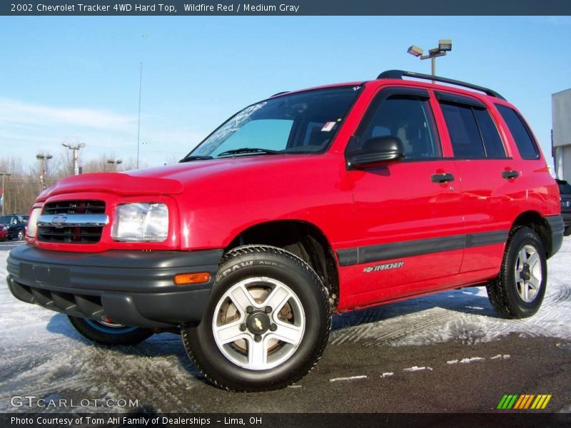 Wildfire Red / Medium Gray 2002 Chevrolet Tracker 4WD Hard Top