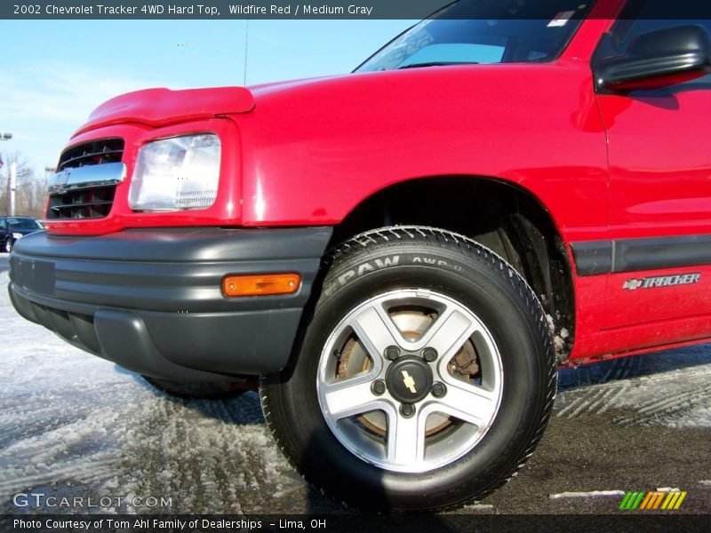 Wildfire Red / Medium Gray 2002 Chevrolet Tracker 4WD Hard Top