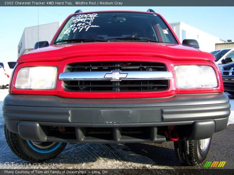 Wildfire Red / Medium Gray 2002 Chevrolet Tracker 4WD Hard Top
