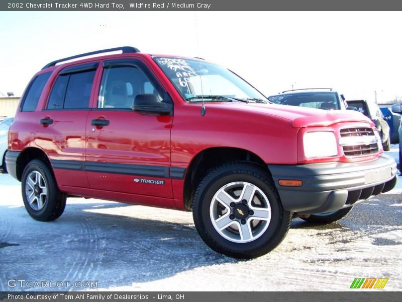 Wildfire Red / Medium Gray 2002 Chevrolet Tracker 4WD Hard Top