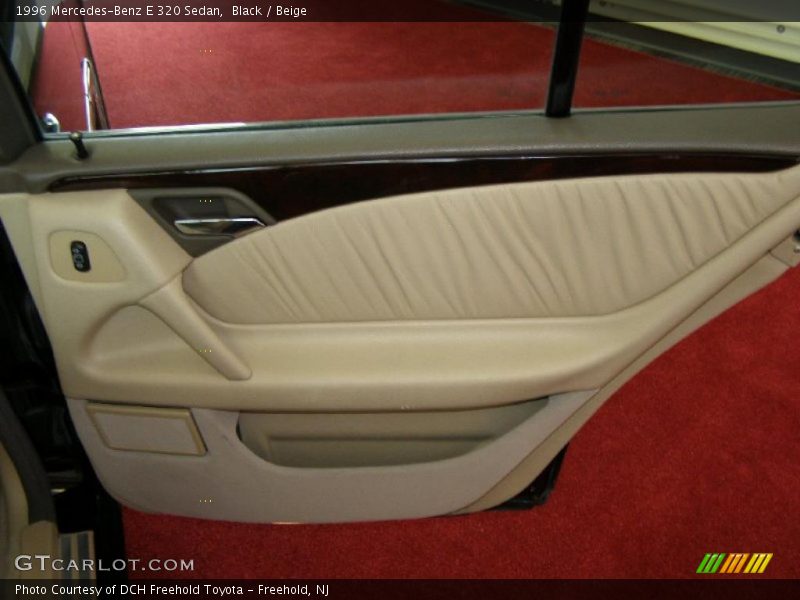 Black / Beige 1996 Mercedes-Benz E 320 Sedan