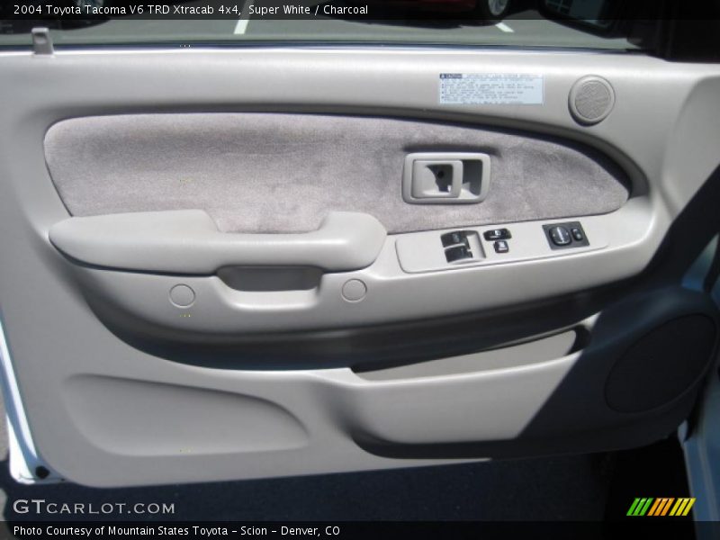 Super White / Charcoal 2004 Toyota Tacoma V6 TRD Xtracab 4x4