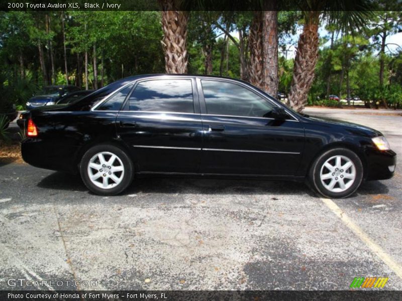 Black / Ivory 2000 Toyota Avalon XLS