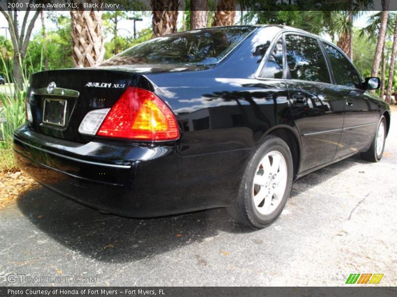 Black / Ivory 2000 Toyota Avalon XLS